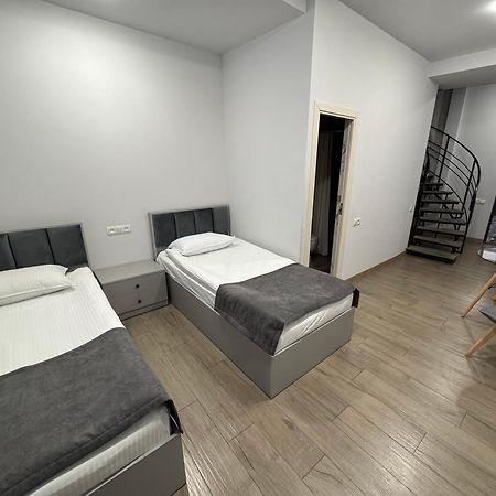 Отель Lux Plaza P'arak'ar Экстерьер фото