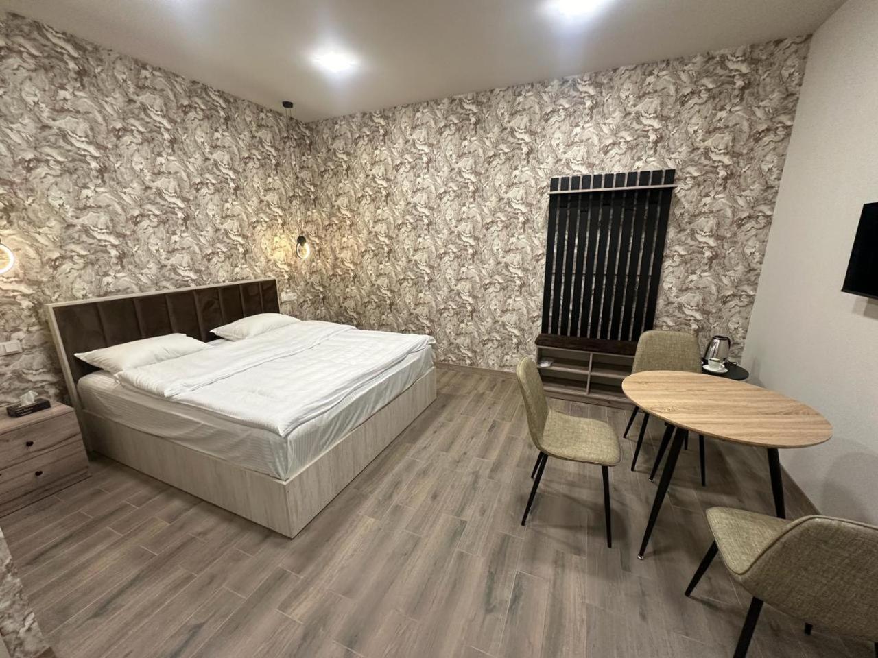 Отель Lux Plaza P'arak'ar Экстерьер фото