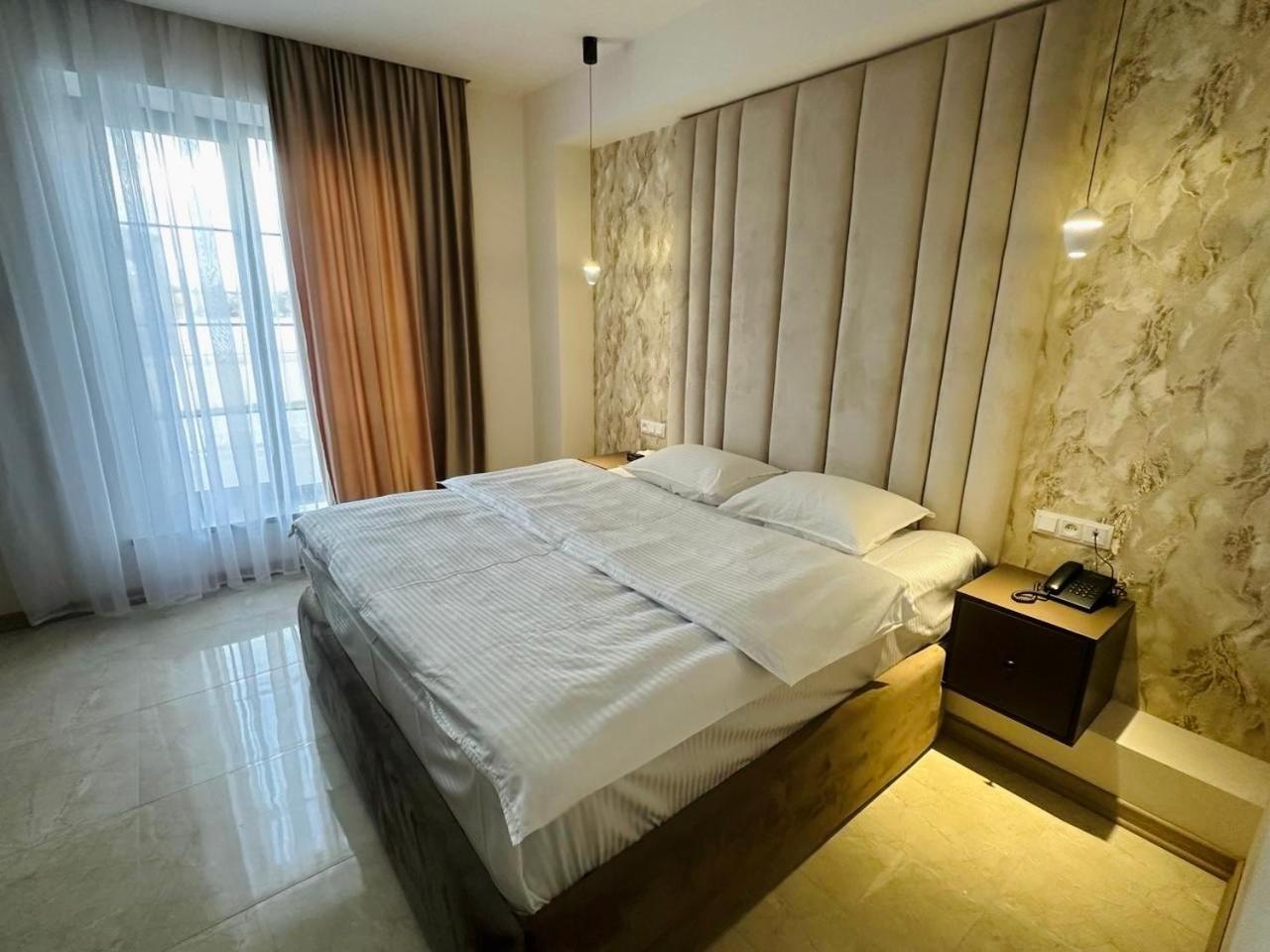 Отель Lux Plaza P'arak'ar Экстерьер фото