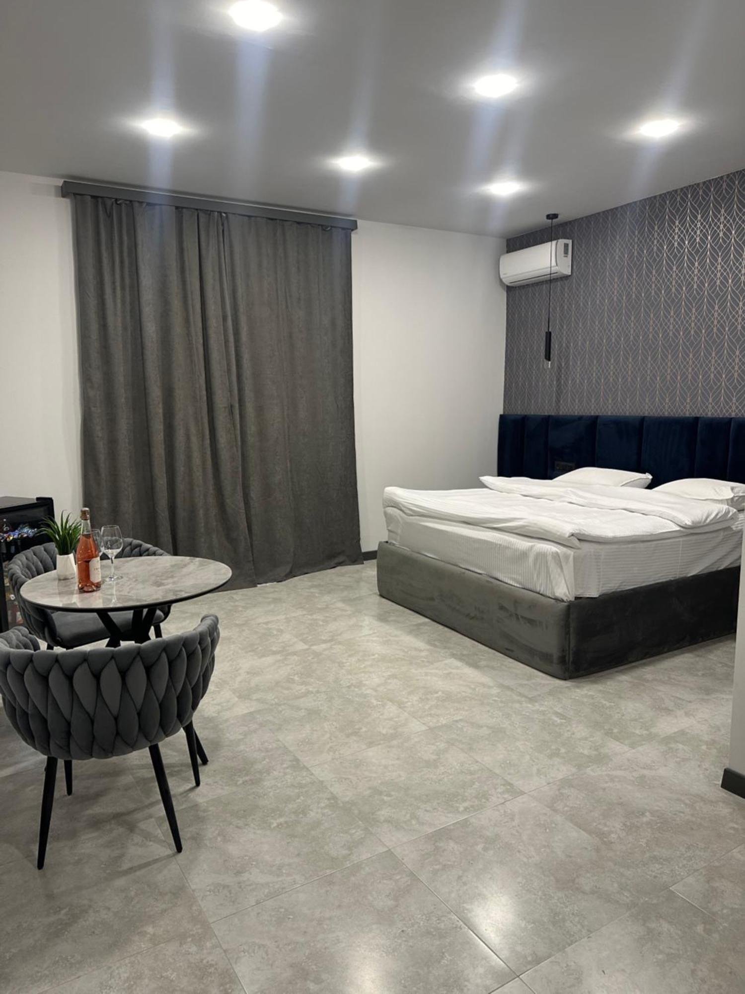 Отель Lux Plaza P'arak'ar Экстерьер фото