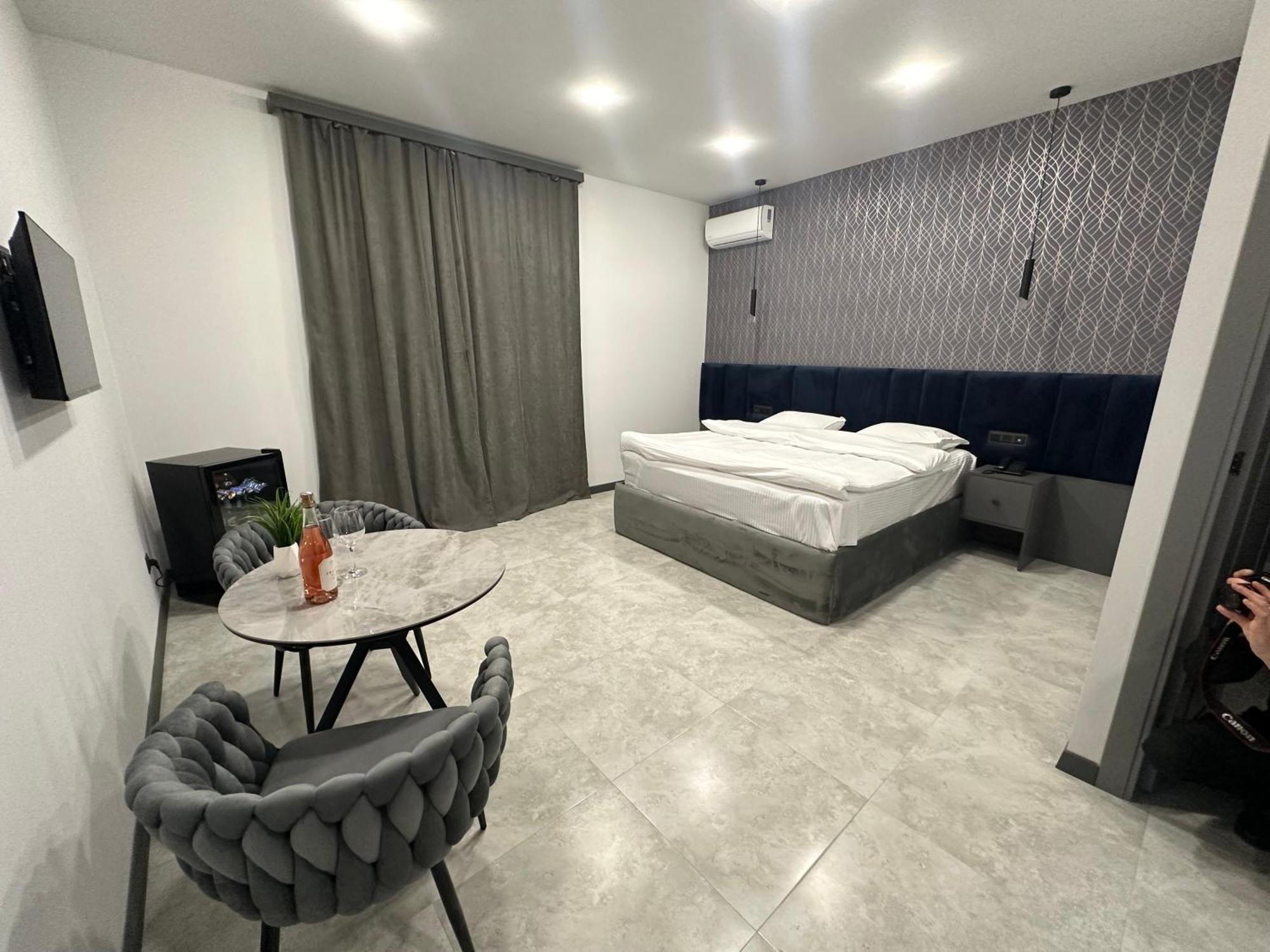 Отель Lux Plaza P'arak'ar Экстерьер фото